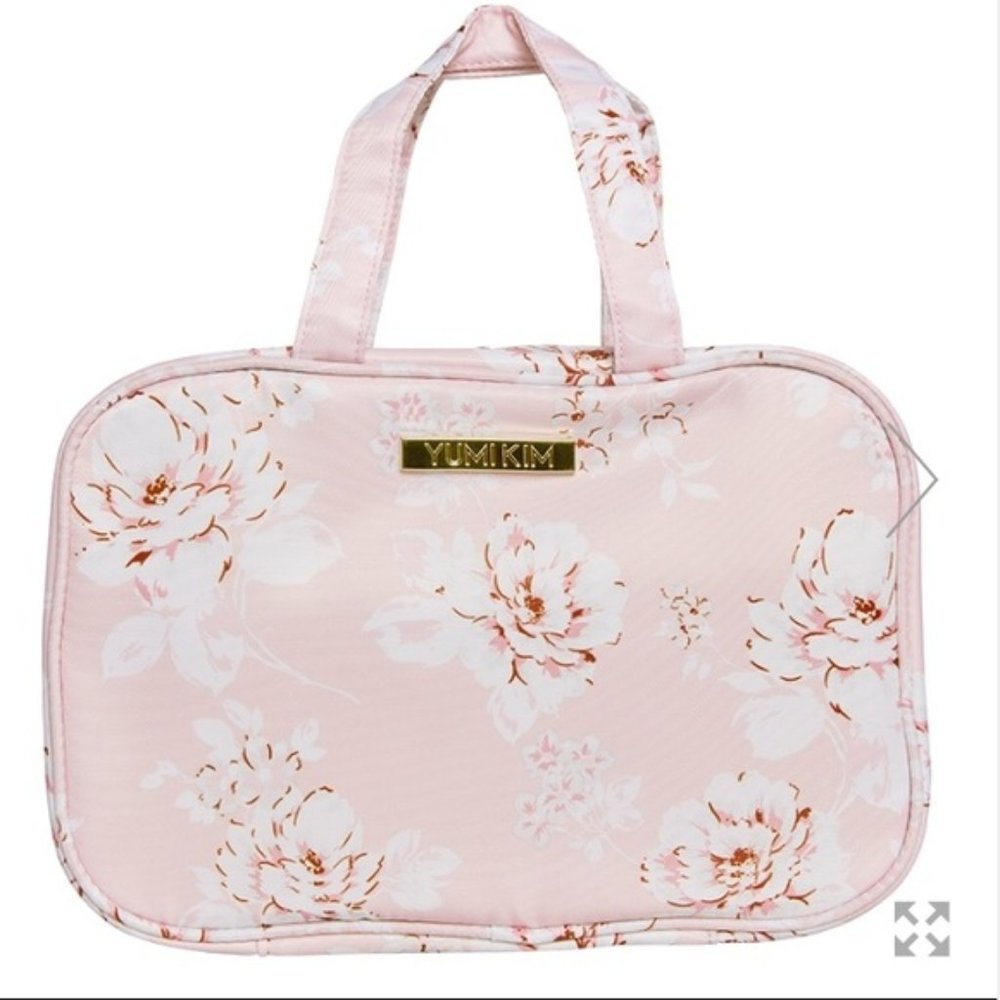 NWT Yumi Kim Hanging Travel Case *FREE 🎁* w/purch